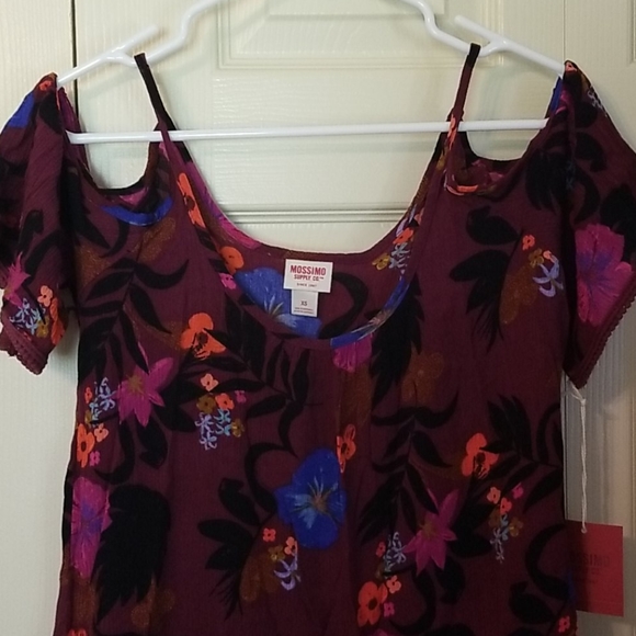 Cold Shoulder Top - Picture 2 of 5